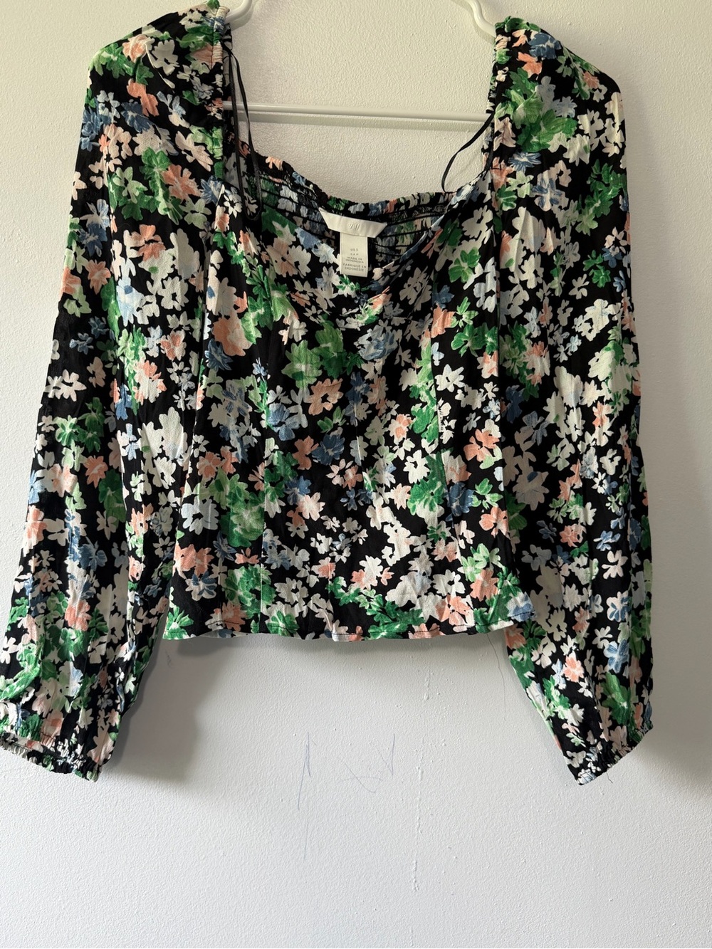 H&M Black Floral V-Neck Long Sleeve Crop Top